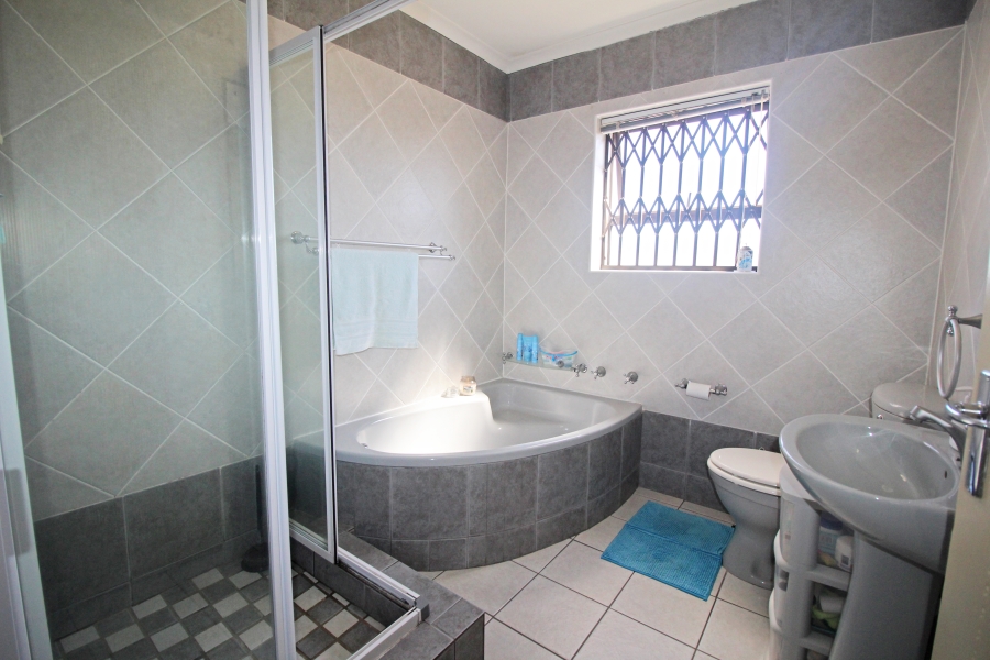 3 Bedroom Property for Sale in Myburgh Park Western Cape